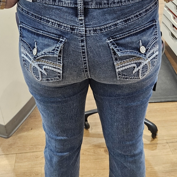 Stylish Blue Denim Jeans - Picture 2 of 3